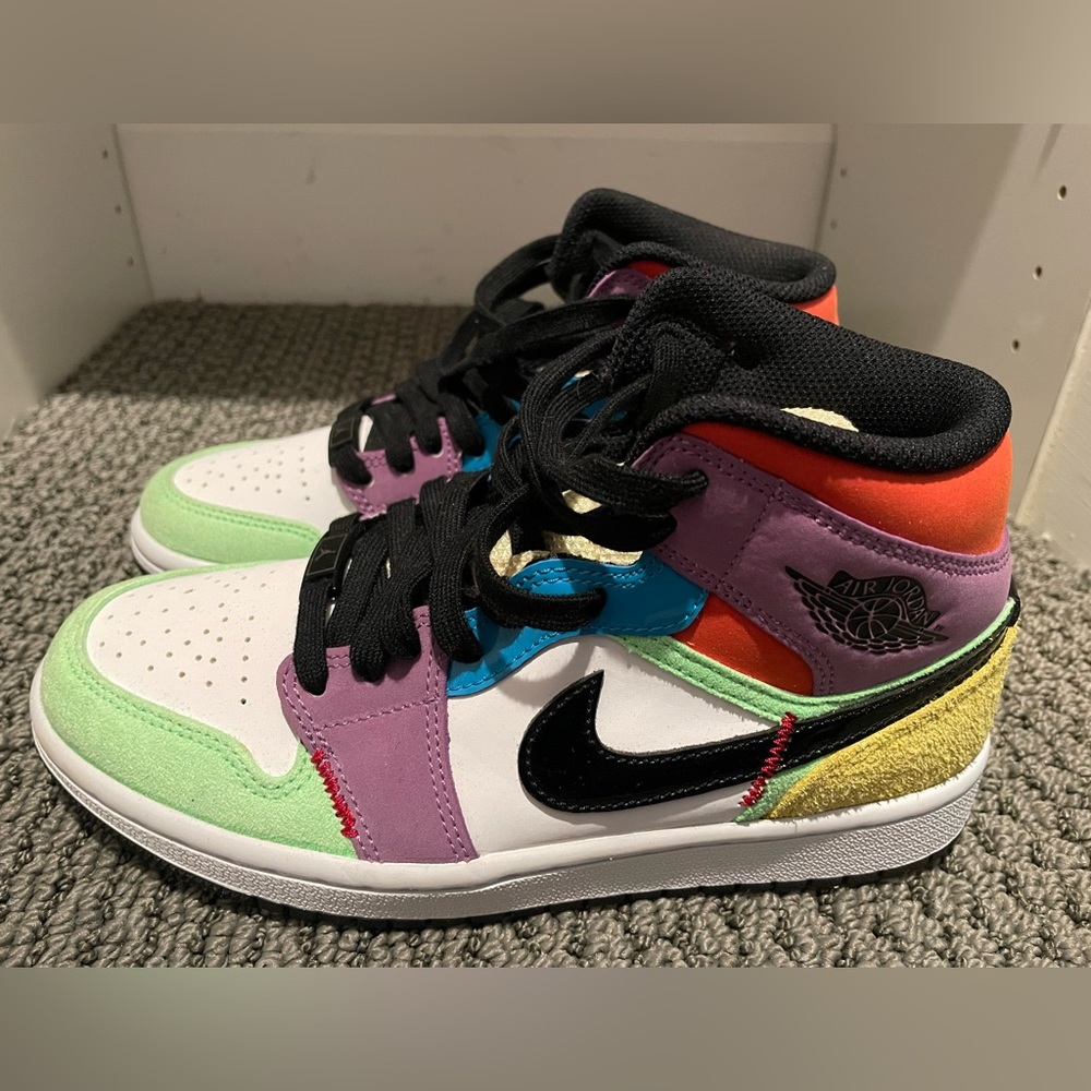Air Jordan 1 Mid Lightbulb